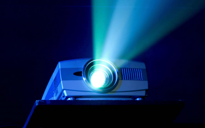 ¿Cuántos lúmenes es bueno para un proyector?